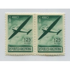 ARGENTINA 1940 GJ 848 PAREJA DE ESTAMPILLAS MINT UNA DE ELLAS CON VARIEDAD "REPUBOCA"